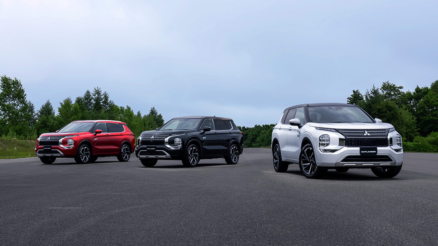 Представлено нове покоління гібридного кросовера Mitsubishi, популярного у Нацполіції